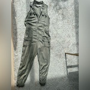 Abercrombie zip up green jumpsuit